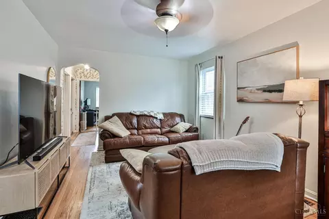 Living - 4530 Camberwell Rd, Cincinnati, OH 45209 photo 1 of 2