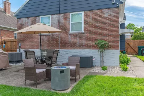 Exterior - 4530 Camberwell Rd, Cincinnati, OH 45209 photo 13 of 15