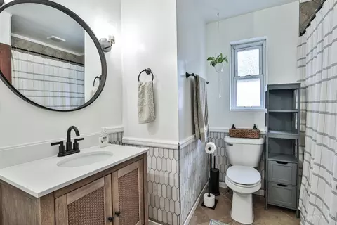 Bath - 4530 Camberwell Rd, Cincinnati, OH 45209 photo 1 of 1