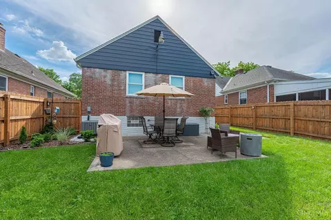 Exterior - 4530 Camberwell Rd, Cincinnati, OH 45209 photo 12 of 15