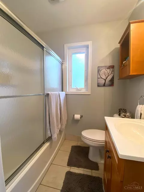 Bath - 8633 Melody Ln, Cincinnati, OH 45231 photo 1 of 3