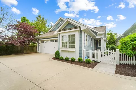 15 Bradford Place Dr, Madeira, OH 45243