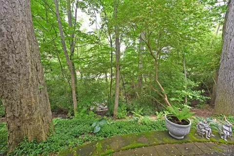 Exterior - 7933 Bar Harbor Dr, Cincinnati, OH 45255 photo 9 of 14