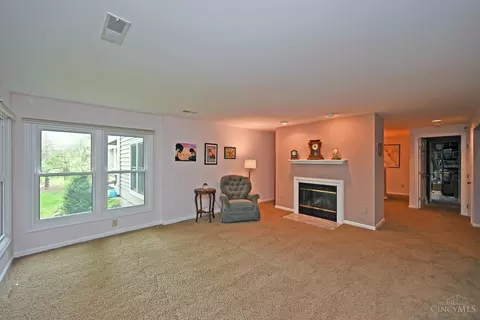 Living - 7933 Bar Harbor Dr, Cincinnati, OH 45255 photo 5 of 6