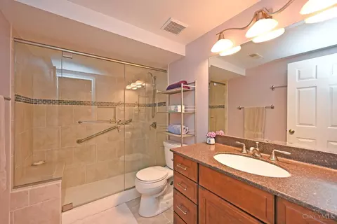 Bath - 7933 Bar Harbor Dr, Cincinnati, OH 45255 photo 5 of 5