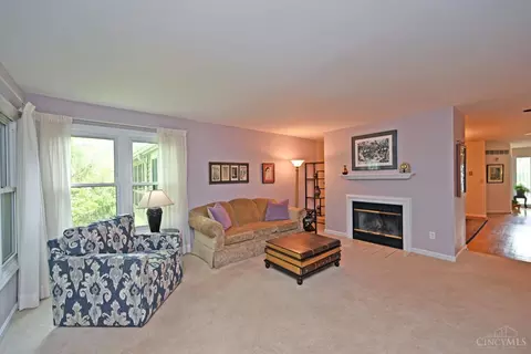 Living - 7933 Bar Harbor Dr, Cincinnati, OH 45255 photo 2 of 6