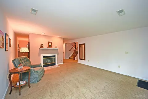 Living - 7933 Bar Harbor Dr, Cincinnati, OH 45255 photo 6 of 6