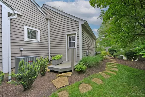 Exterior - 7933 Bar Harbor Dr, Cincinnati, OH 45255 photo 11 of 14
