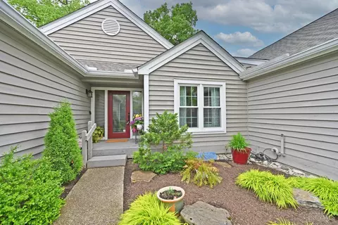 Exterior - 7933 Bar Harbor Dr, Cincinnati, OH 45255 photo 3 of 14