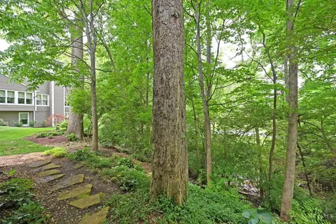 Exterior - 7933 Bar Harbor Dr, Cincinnati, OH 45255 photo 8 of 14