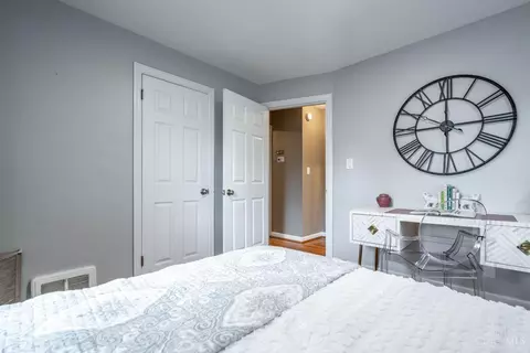 Bedroom - 6975 Bramble Hill Dr, Mariemont, OH 45227 photo 2 of 4