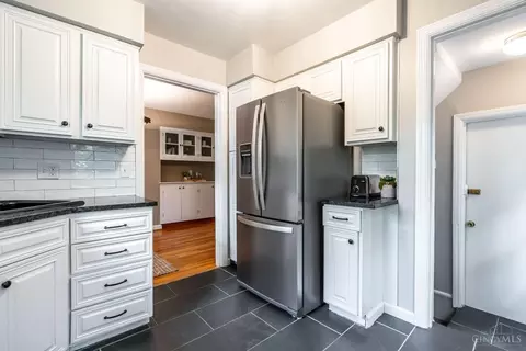 Kitchen - 6975 Bramble Hill Dr, Mariemont, OH 45227 photo 2 of 3
