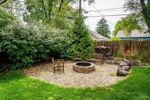 Exterior - 6975 Bramble Hill Dr, Mariemont, OH 45227 photo 8 of 8