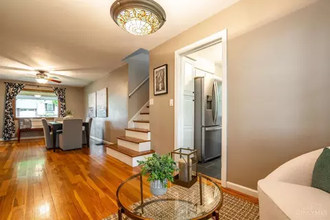 Entry Way - 6975 Bramble Hill Dr, Mariemont, OH 45227 photo 2 of 2