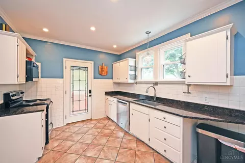 1017 Omar Pl, Cincinnati, OH 45208 photo 12