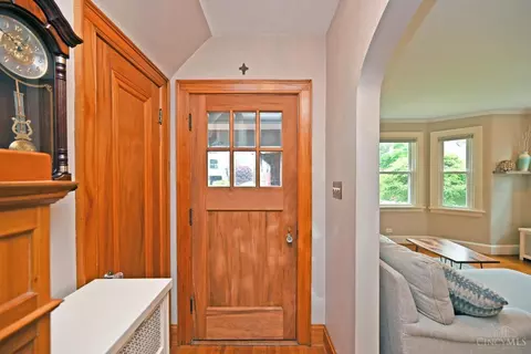 1017 Omar Pl, Cincinnati, OH 45208 photo 3