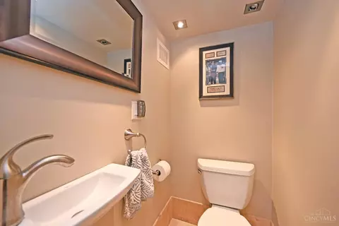 1017 Omar Pl, Cincinnati, OH 45208 photo 16