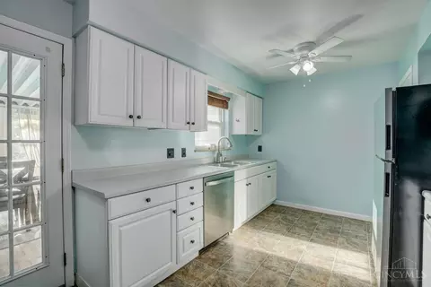 Kitchen - 6 Drummond St, Greenhills, OH 45218 photo 3 of 3