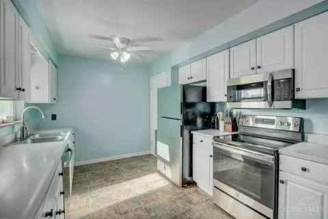 Kitchen - 6 Drummond St, Greenhills, OH 45218 photo 1 of 3