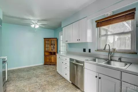 Kitchen - 6 Drummond St, Greenhills, OH 45218 photo 2 of 3