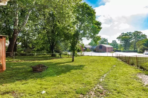 Exterior - 6 Drummond St, Greenhills, OH 45218 photo 5 of 7