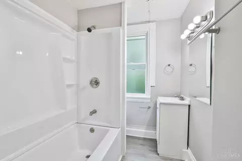 1758 Brewster, Cincinnati, OH 45207 photo 21
