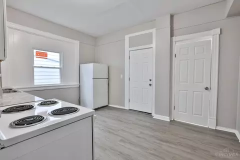1758 Brewster, Cincinnati, OH 45207 photo 11