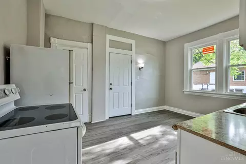1758 Brewster, Cincinnati, OH 45207 photo 31