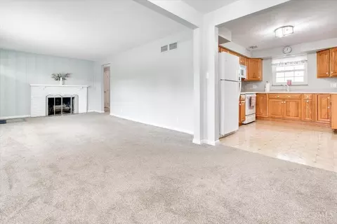 Living - 799 Danny Dr, Cincinnati, OH 45245 photo 1 of 5