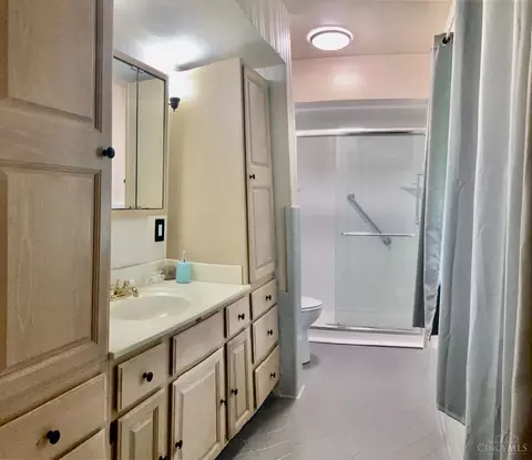 Bath - 8670 Koszo Dr, Cincinnati, OH 45255 photo 3 of 3