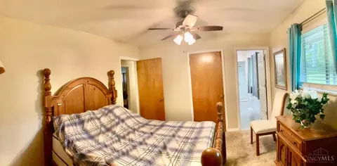 Bedroom - 8670 Koszo Dr, Cincinnati, OH 45255 photo 6 of 7