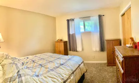 Bedroom - 8670 Koszo Dr, Cincinnati, OH 45255 photo 2 of 7