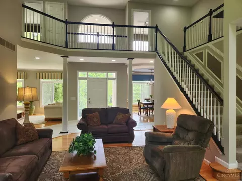 Living - 6785 Linder Ln, Cincinnati, OH 45244 photo 1 of 4