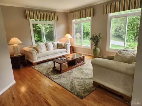 Living - 6785 Linder Ln, Cincinnati, OH 45244 photo 2 of 4
