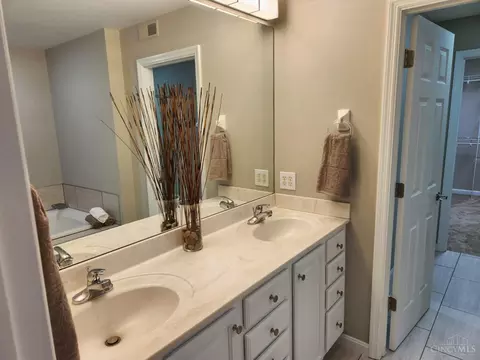 Bath - 6785 Linder Ln, Cincinnati, OH 45244 photo 1 of 2