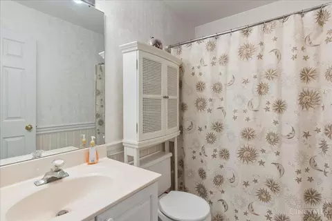 Bath - 827 Wingate Dr, Cincinnati, OH 45245 photo 3 of 3