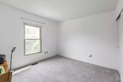 Bedroom - 827 Wingate Dr, Cincinnati, OH 45245 photo 4 of 6