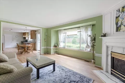Living - 827 Wingate Dr, Cincinnati, OH 45245 photo 6 of 6