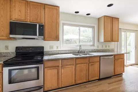 Kitchen - 827 Wingate Dr, Cincinnati, OH 45245 photo 3 of 4