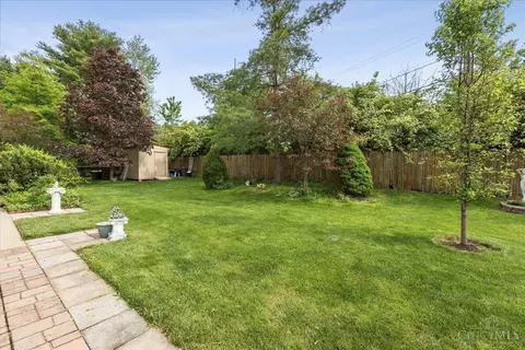 Exterior - 827 Wingate Dr, Cincinnati, OH 45245 photo 4 of 5