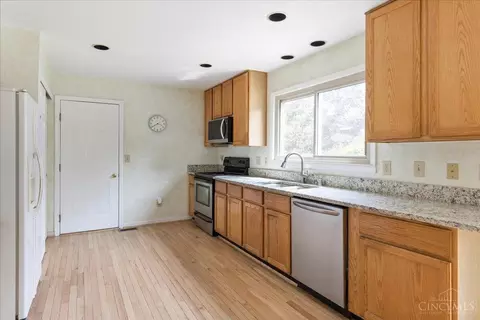 Kitchen - 827 Wingate Dr, Cincinnati, OH 45245 photo 2 of 4