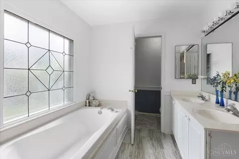 Bath - 827 Wingate Dr, Cincinnati, OH 45245 photo 2 of 3