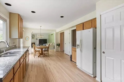 Kitchen - 827 Wingate Dr, Cincinnati, OH 45245 photo 4 of 4