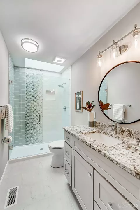Bath - 8534 Pond Ridge Dr, Maineville, OH 45039 photo 2 of 10