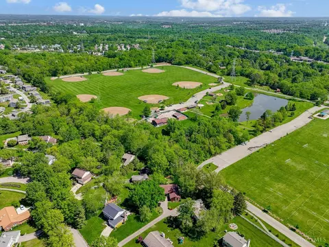 View/Area - 8534 Pond Ridge Dr, Maineville, OH 45039 photo 2 of 8