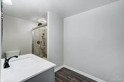Bath - 8534 Pond Ridge Dr, Maineville, OH 45039 photo 8 of 10