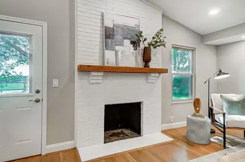 Entry Way - 8534 Pond Ridge Dr, Maineville, OH 45039 photo 2 of 4