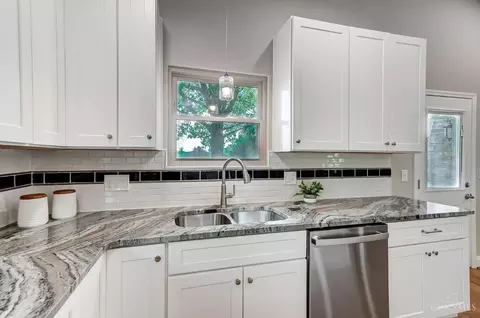 Kitchen - 8534 Pond Ridge Dr, Maineville, OH 45039 photo 6 of 7