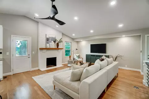 Living - 8534 Pond Ridge Dr, Maineville, OH 45039 photo 2 of 3