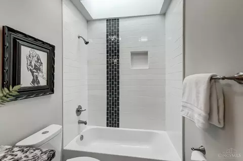 Bath - 8534 Pond Ridge Dr, Maineville, OH 45039 photo 7 of 10